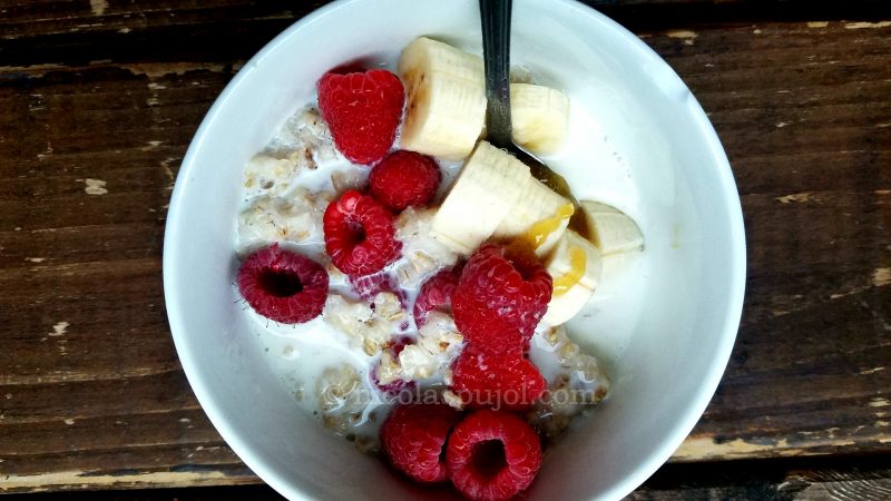Oatmeal berry banana breakfast