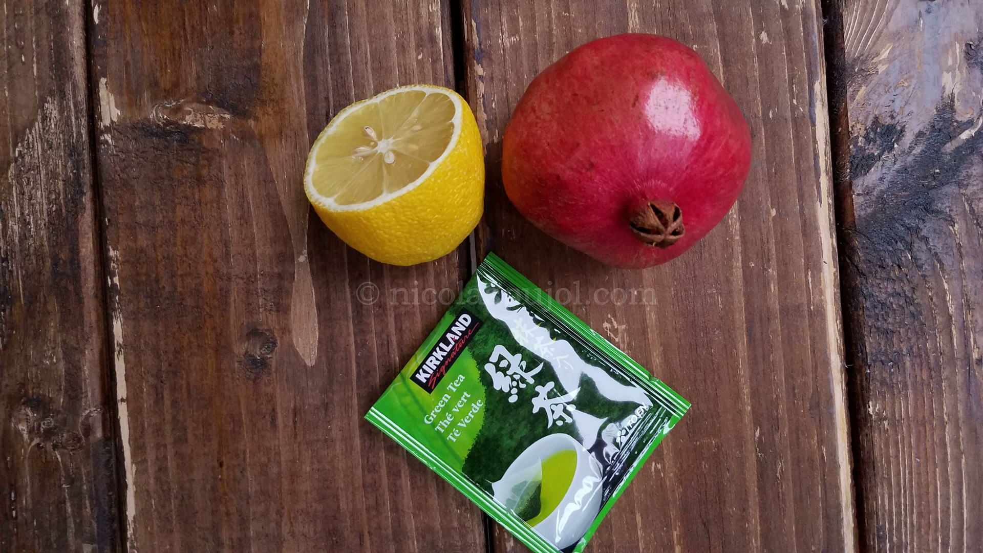 Green tea in lemon juice with pomegranate Tea