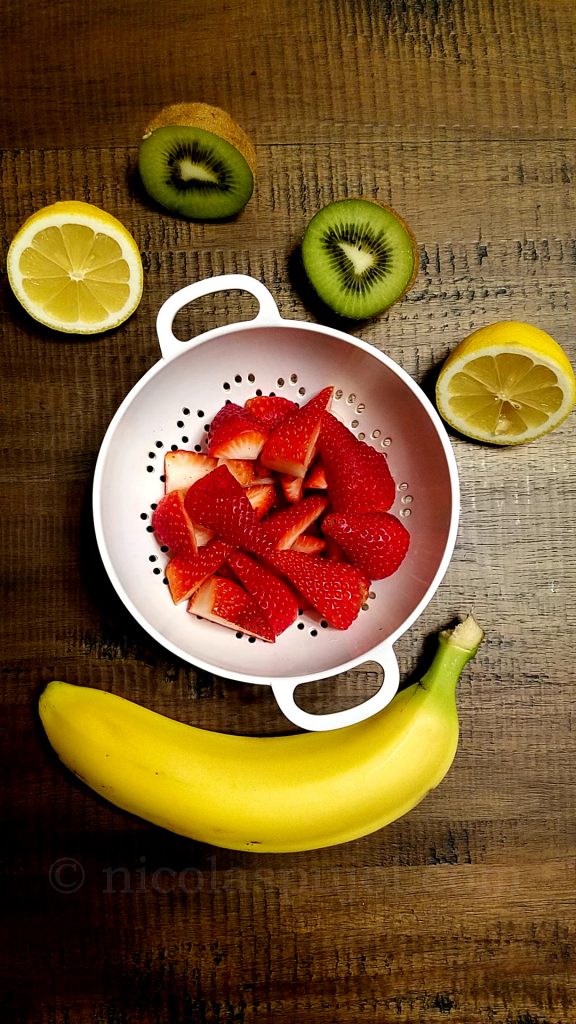 Lemon banana strawberry kiwi smoothie ingredients