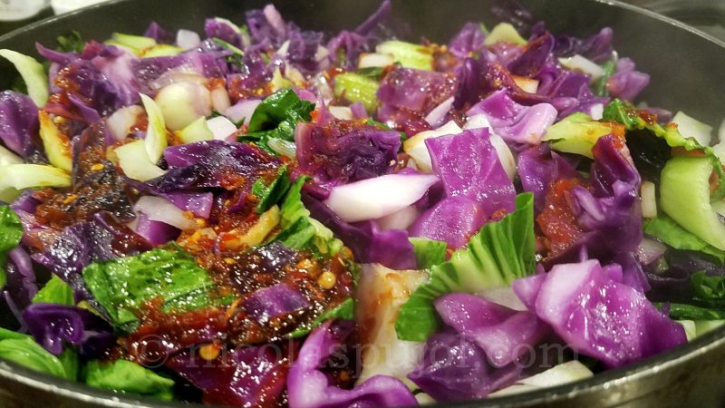 Red cabbage stir-fry