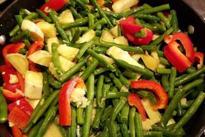 Sauteed green beans with red pepper and sweet potatoes