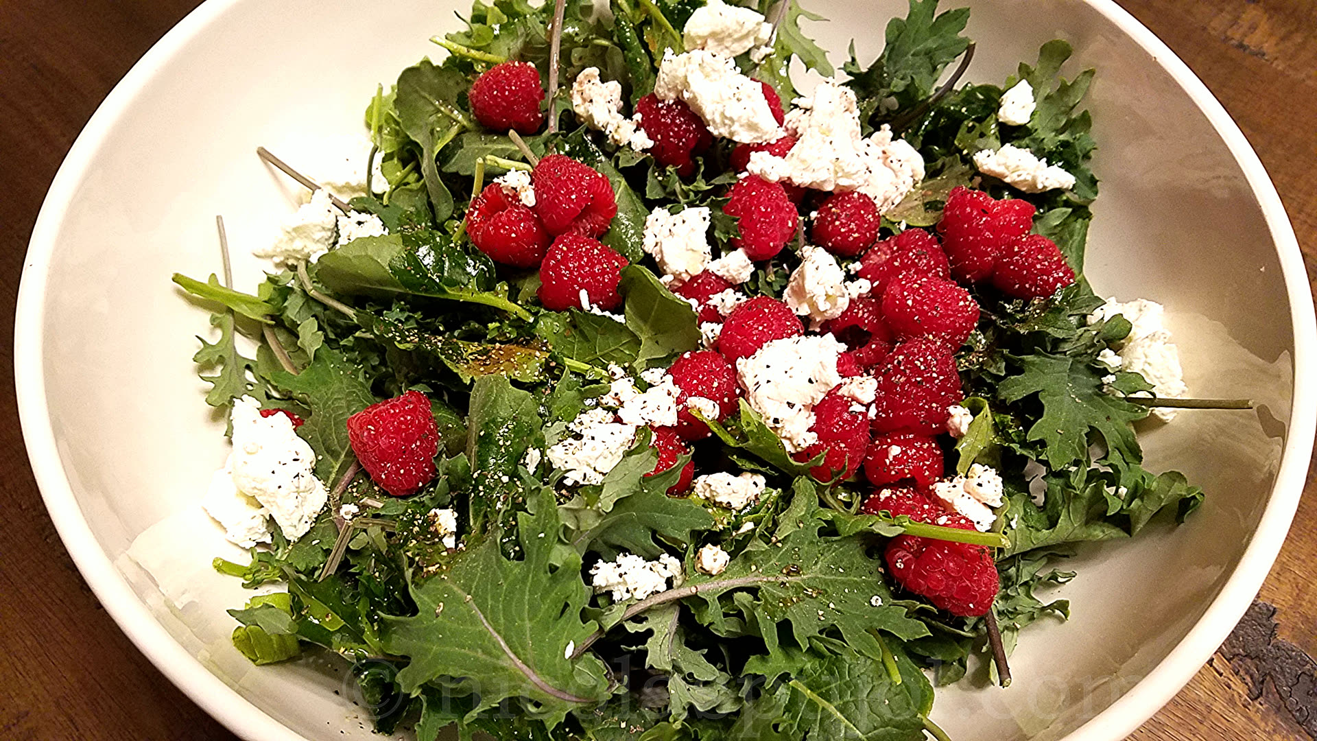 Baby kale, goat cheese and raspberry salad Salads