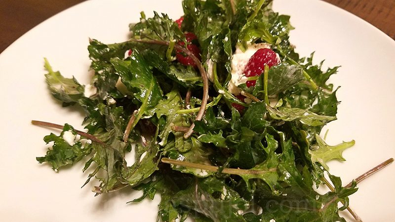 Baby kale, goat cheese and raspberry salad