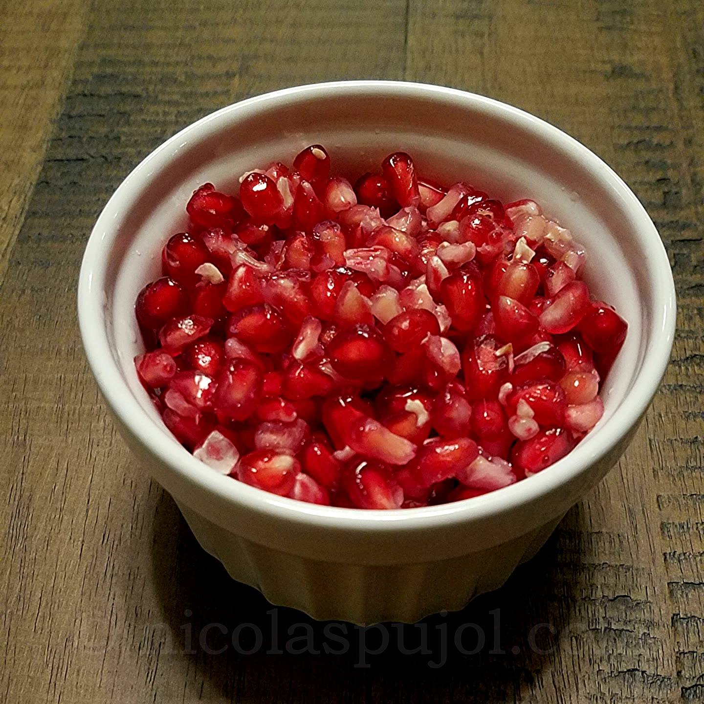 How to easily extract pomegranate seeds