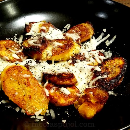 Fried plantains appetizer dish