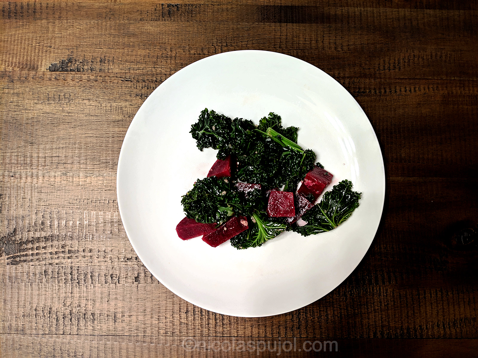 Kale and beet salad in lemon dressing