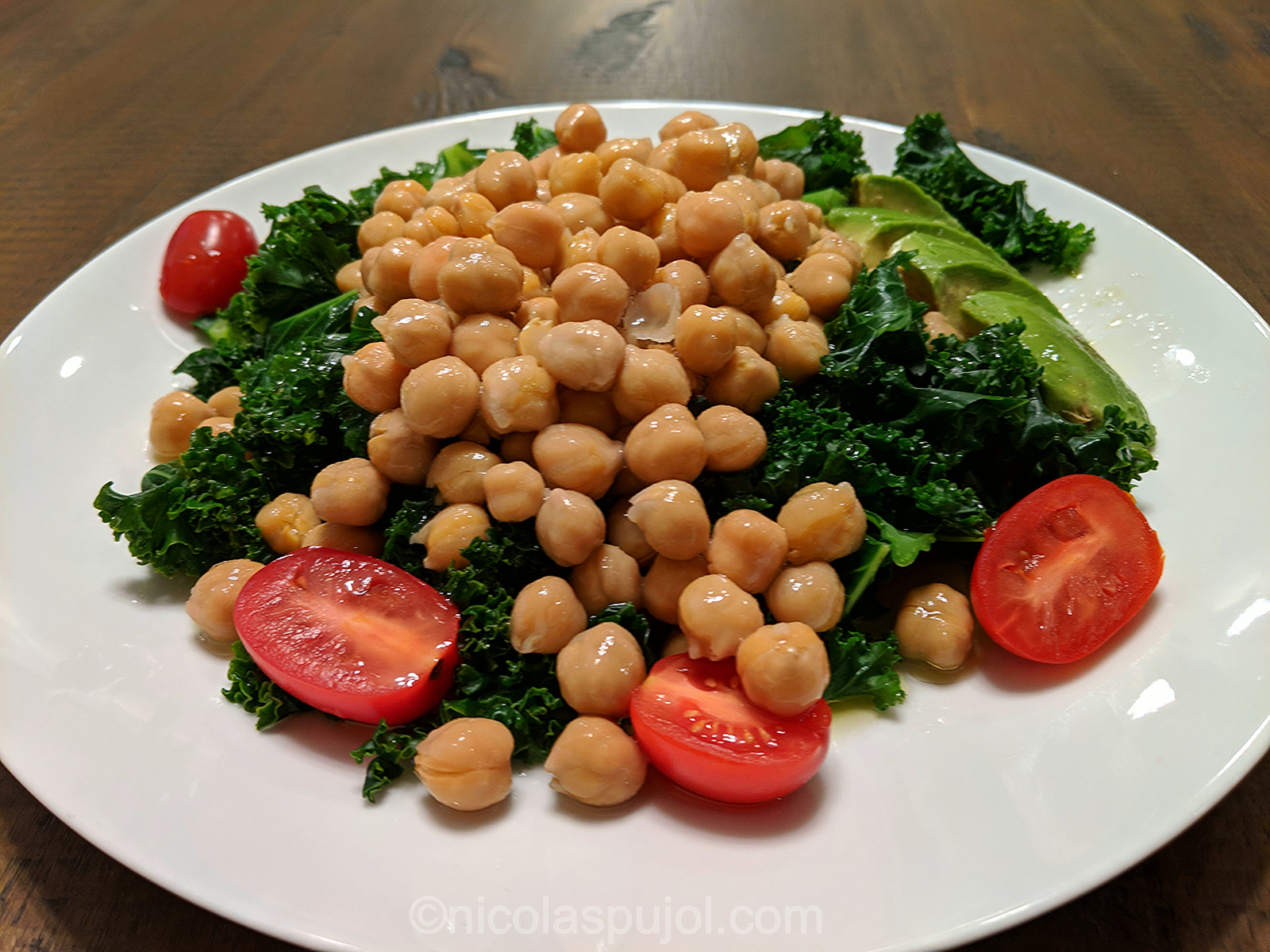 quick kale and chickpeas salad