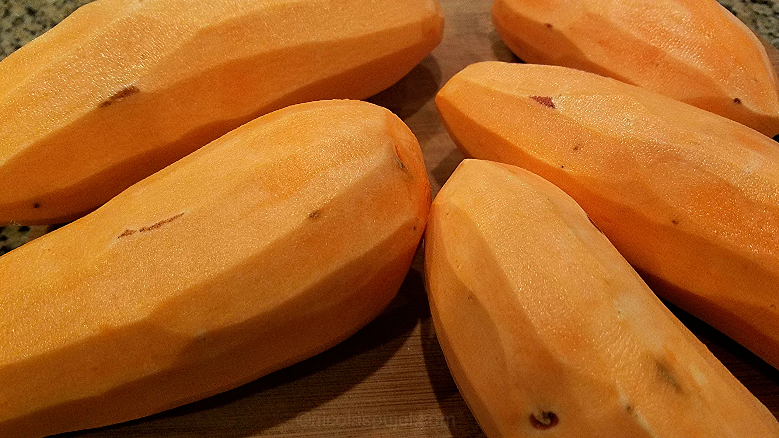 Raw sweet potatoes for baking