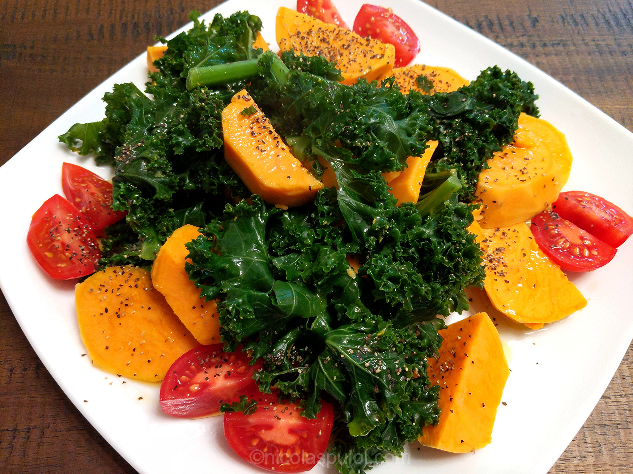 Steamed kale salad with sweet potatoes