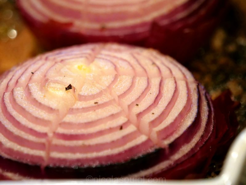 red onion baked in the oven