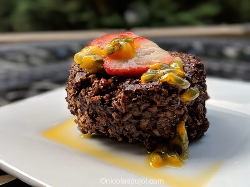 Chocolate oatmeal cakes with strawberry and passion fruit