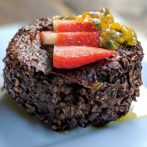 Oatmeal chocolate cake with strawberry and passion fruit recipe