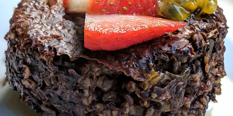 Oatmeal chocolate cake with strawberry and passion fruit recipe