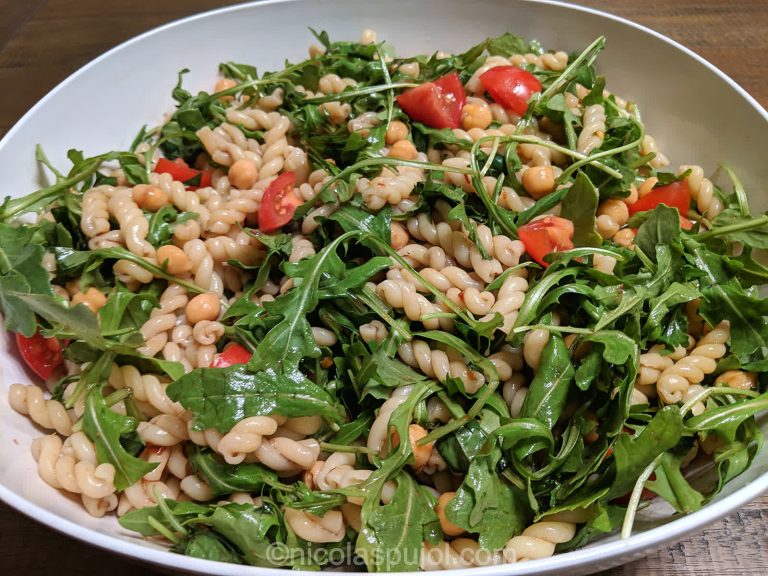 Oilfree pasta salad with arugula, tomato and garbanzo beans Pasta