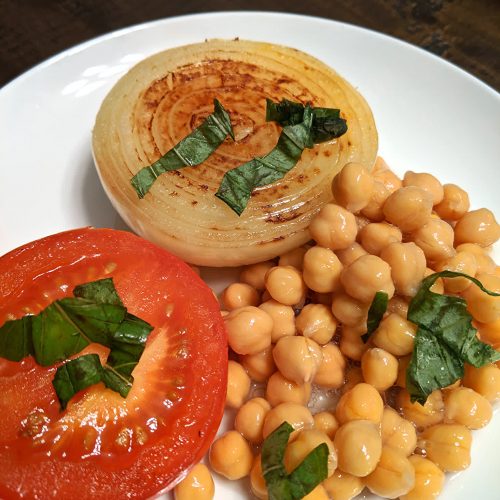 Oil-free steamed tomato onion with garbanzo beans