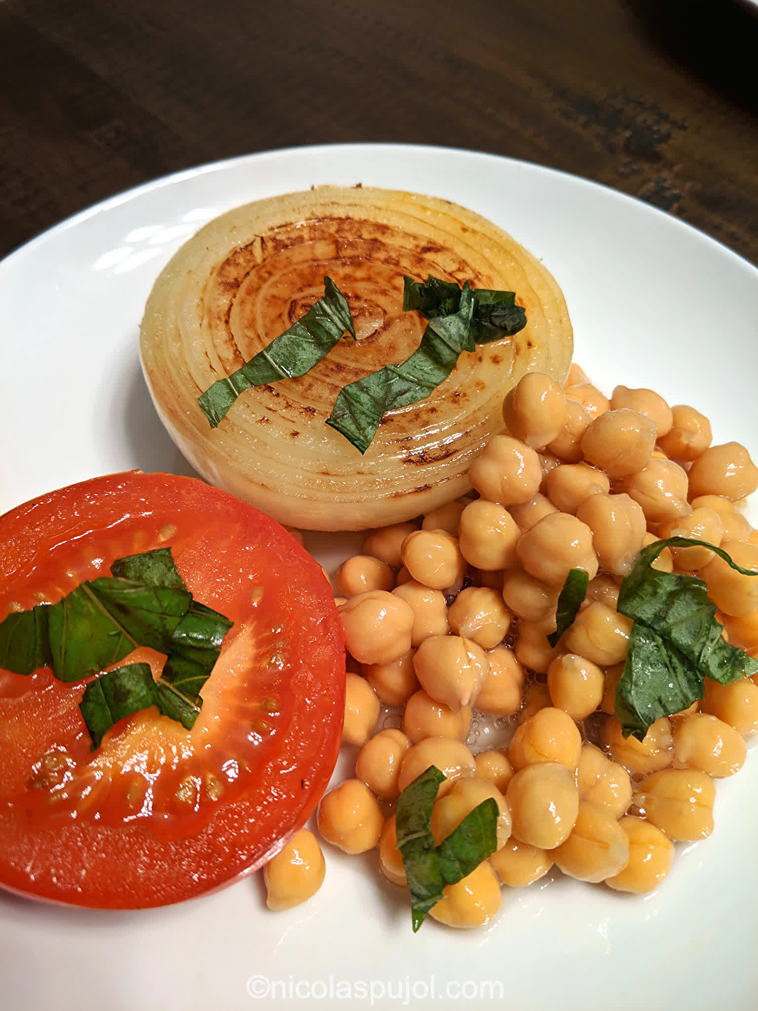 Oilfree steamed tomato, onion with garbanzo beans Tomato
