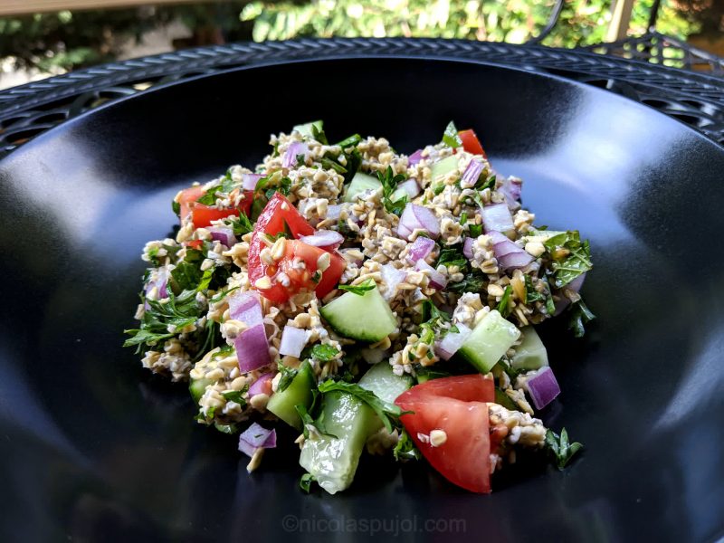 Oil-free tabouli salad using soaked raw oats