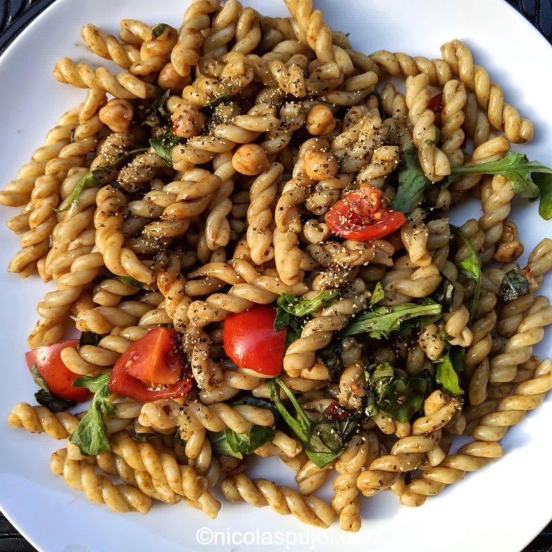 Refreshing pasta salad without added fat