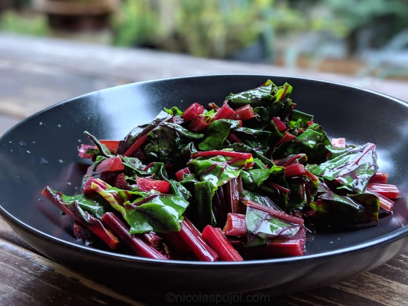 Beet greens salad without oil or salt