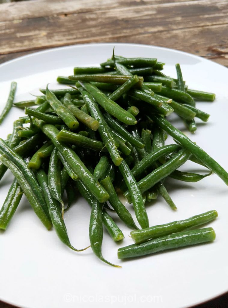 French green beans salad with lemon sauce