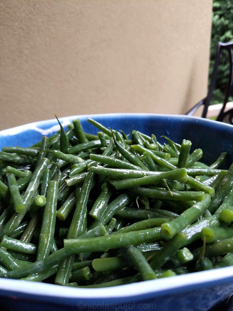 Green beans salad in French lemon sauce