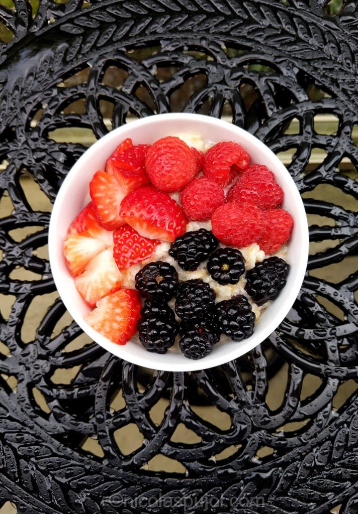 Oatmeal and berries bowl in lemon juice