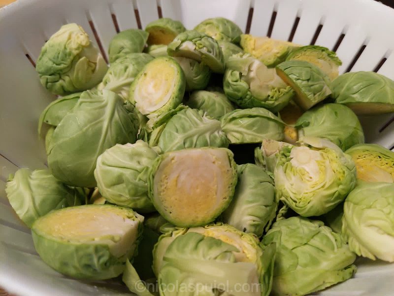 Prepare Brussels sprouts for baking