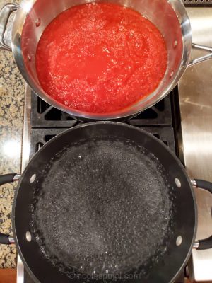 Marinara sauce preparation for vegan pastas