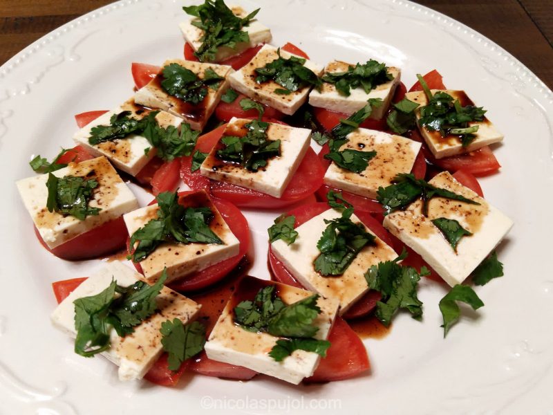 Plant-based caprese salad without oil