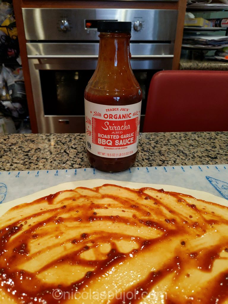 Sriracha garlic sauce for vegan pizza