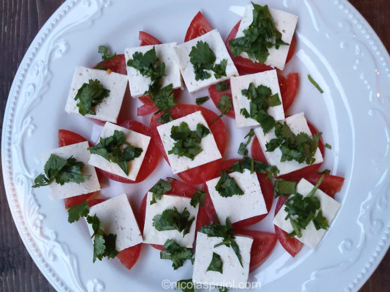 Vegan caprese salad (oil-free)