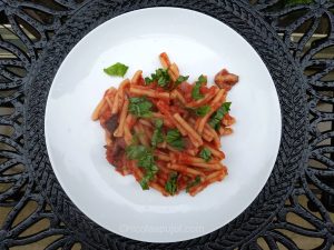 Vegan pasta in marinara sauce (oil-free)