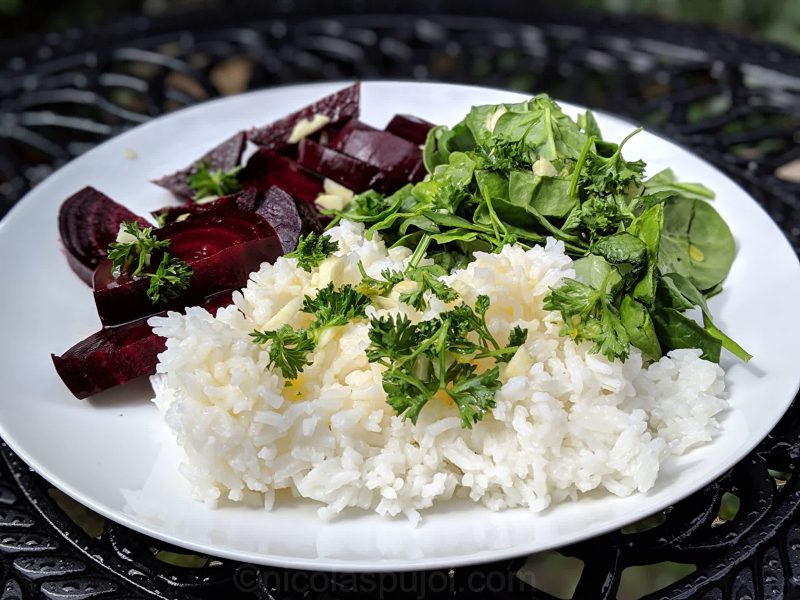 Beet, spinach and rice with oil-free dressing