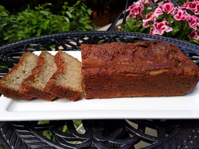 Almond flour banana cake without eggs